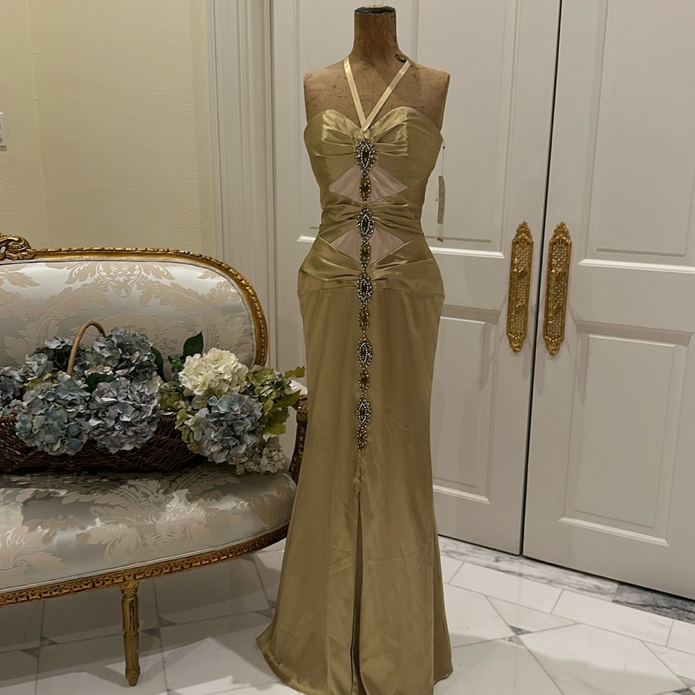 Elegant ladies, size 6 formal gown.